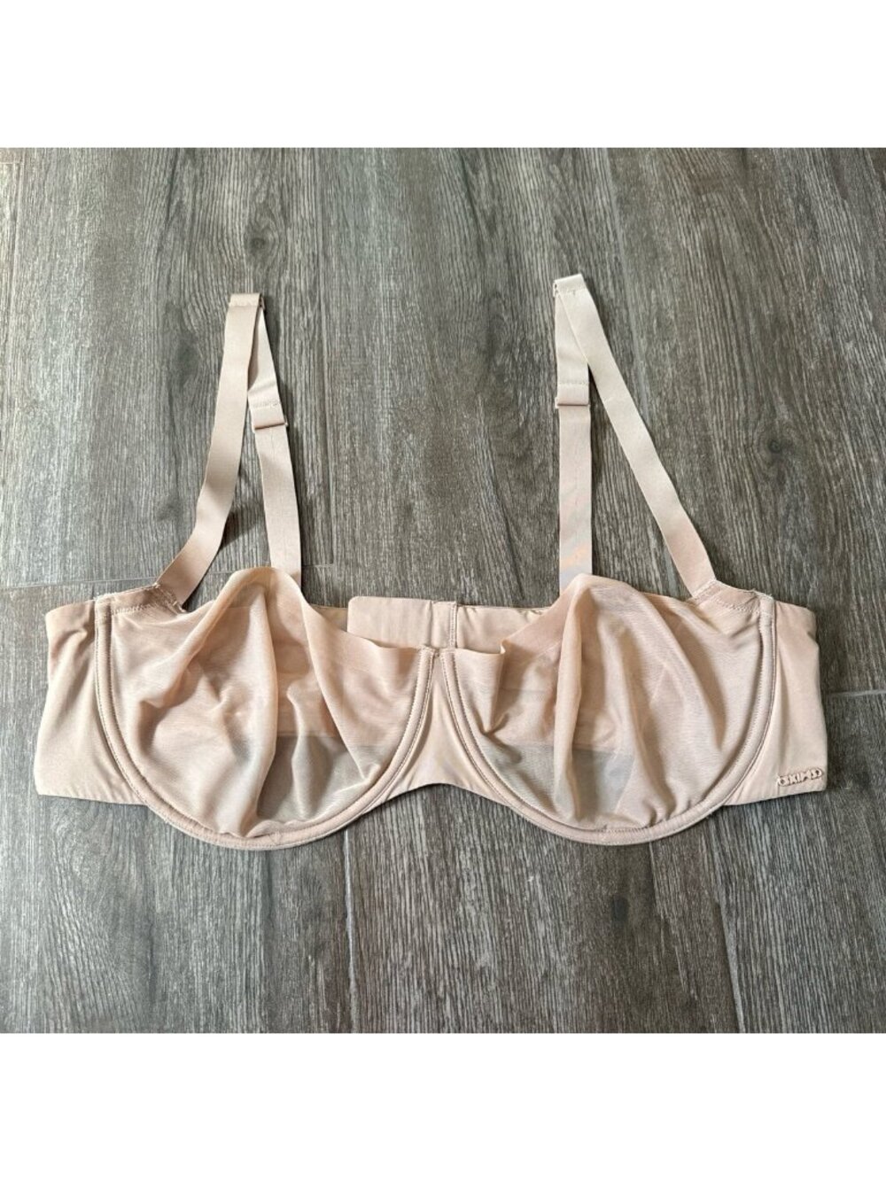 SKIMS Fits Everybody UnlinSKIMS Fits Everybody Unlined Balconette Bra Nude Beige